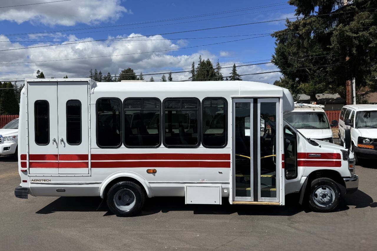 Used 2016 Ford E-450 and Econoline 450 Super Duty w/ Shuttle Bus Prep Package RWD image 4