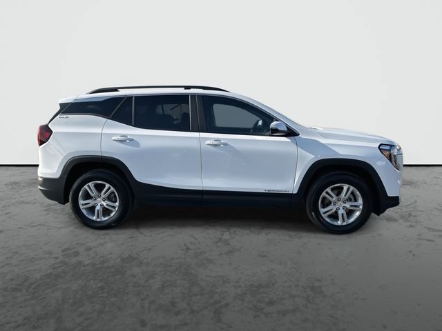 Used 2024 GMC Terrain SLE w/ Driver Convenience Package image 9