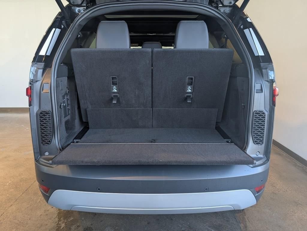New 2026 Land Rover Discovery S image 5
