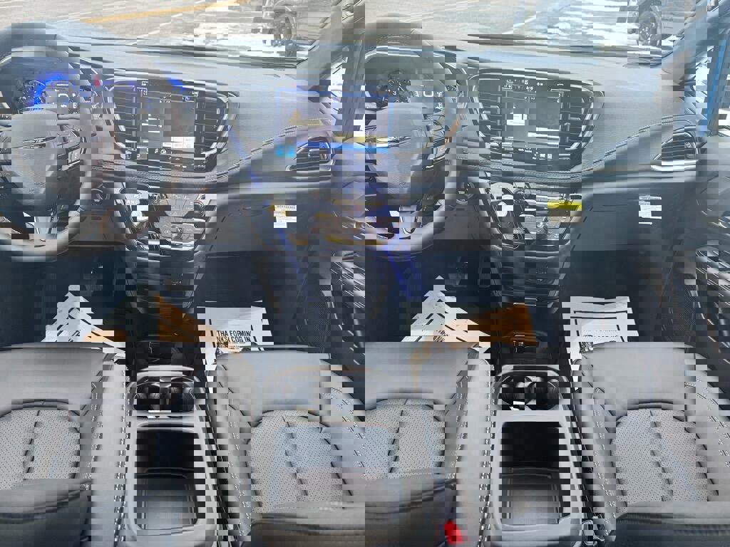 Used 2026 Chrysler Pacifica Select w/ S Appearance Package image 17