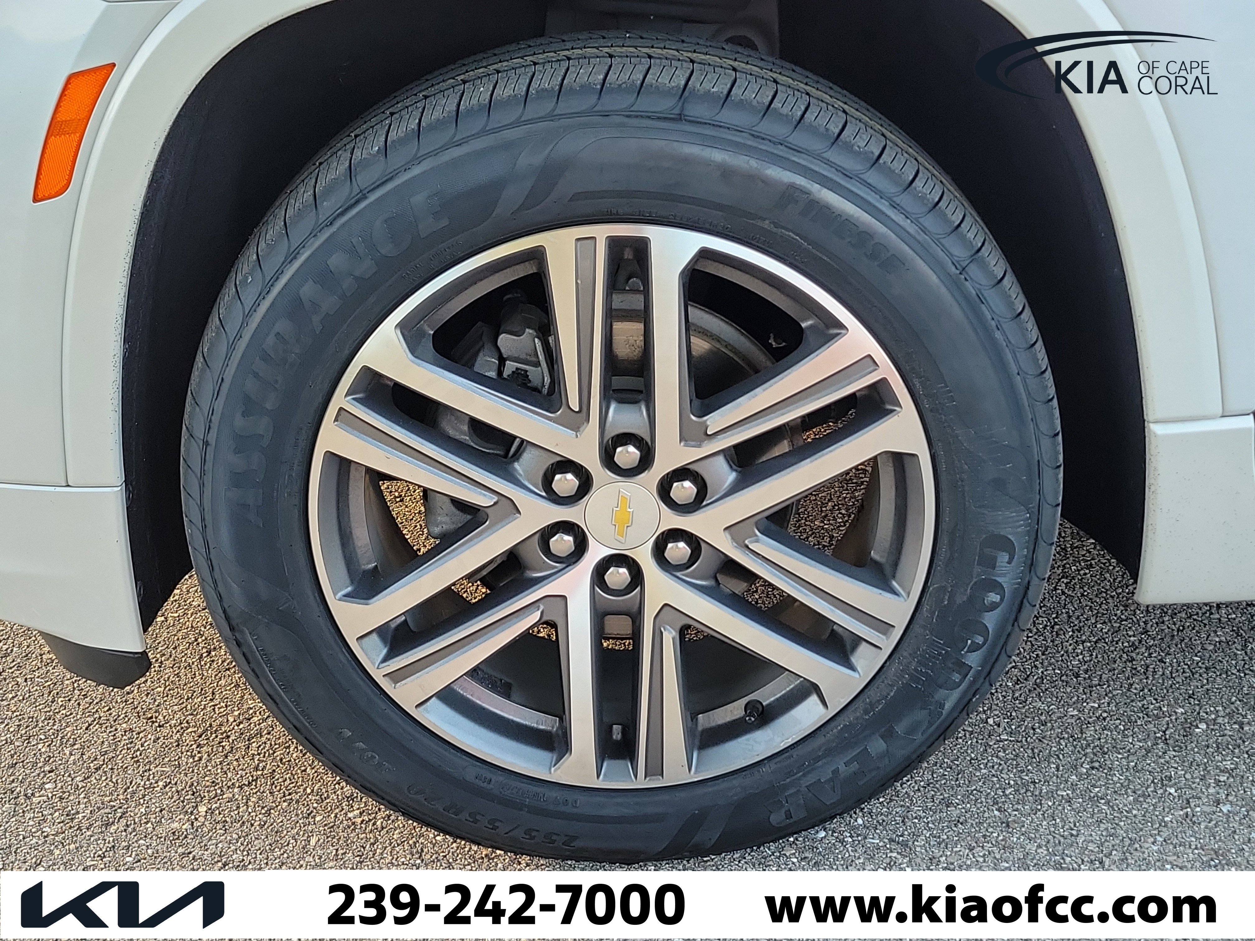 Used 2023 Chevrolet Traverse High Country w/ LPO, 'HIT The Road' Package FWD image 7