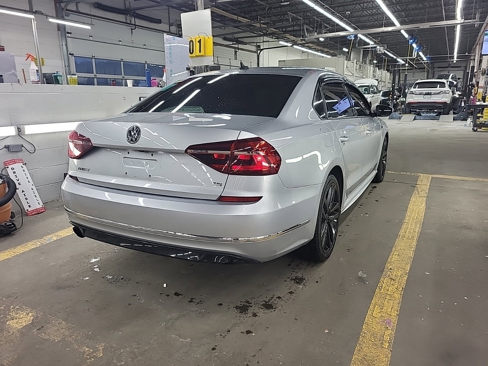 Used 2018 Volkswagen Passat 2.0T R-Line image 5
