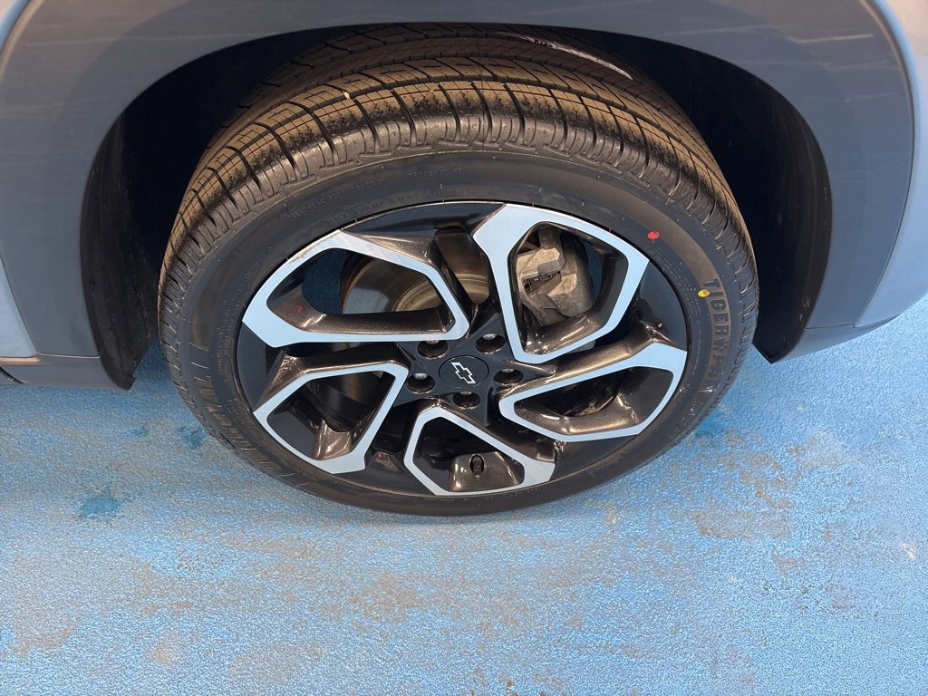 Certified 2025 Chevrolet Trax RS w/ Sunroof Package image 3