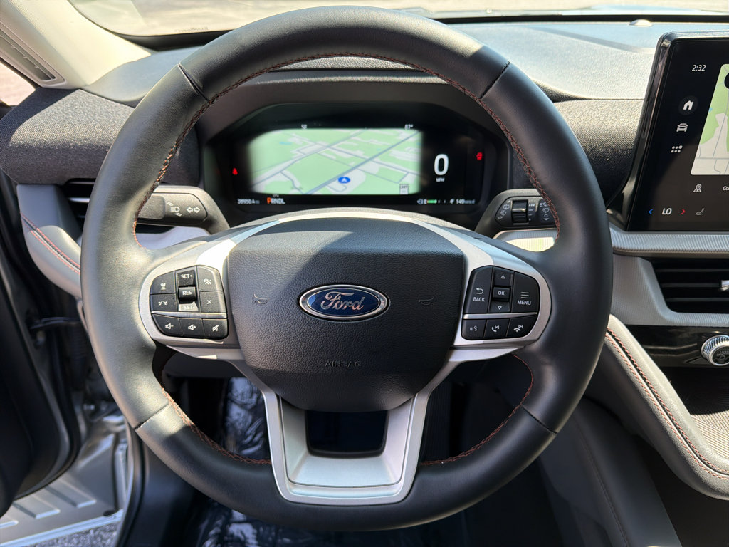 Used 2025 Ford Explorer Active RWD image 12