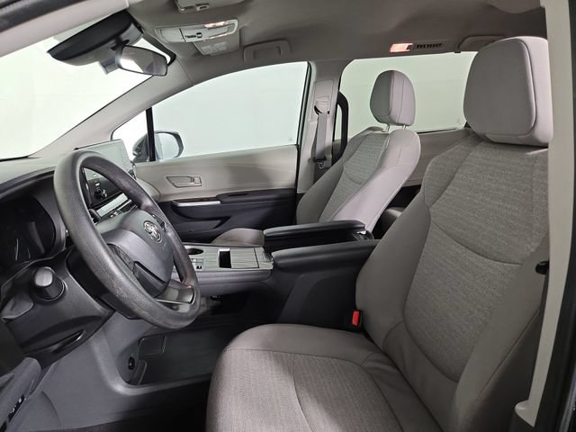 Used 2024 Toyota Sienna LE AWD/4WD image 13