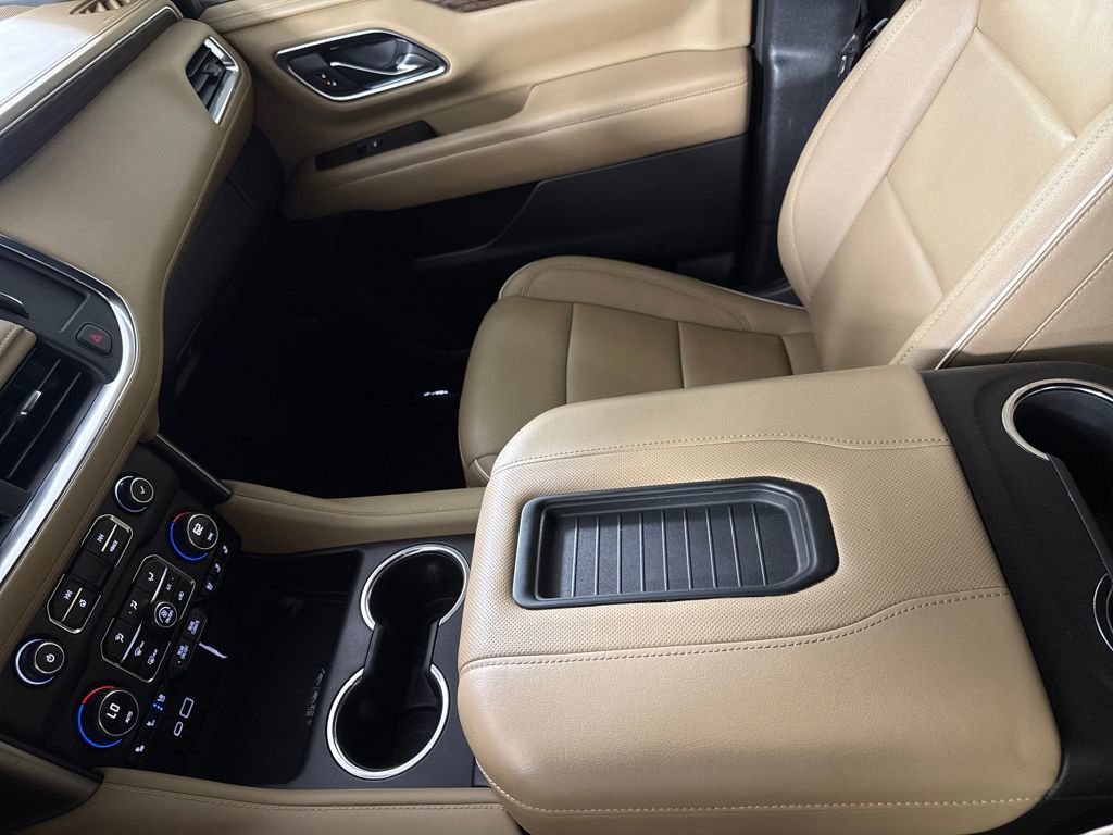 Used 2023 Chevrolet Suburban Premier image 17