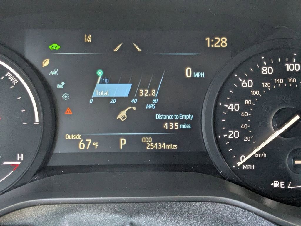 Used 2025 Toyota Sienna LE image 18