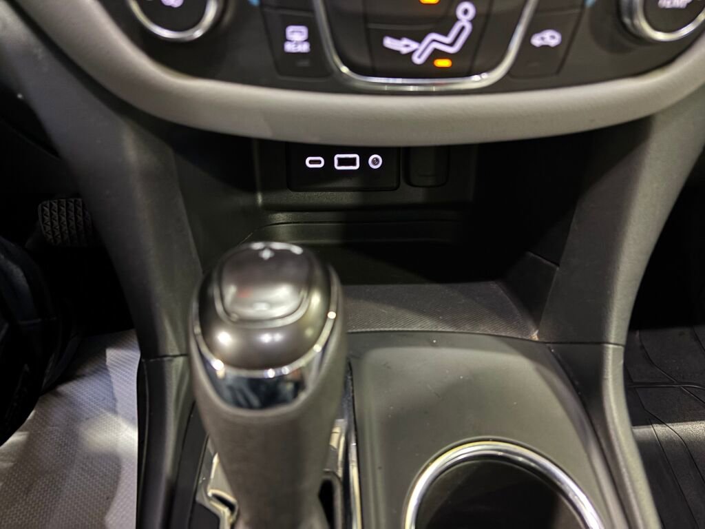 Used 2021 Chevrolet Equinox LS w/ LS Convenience Package image 13