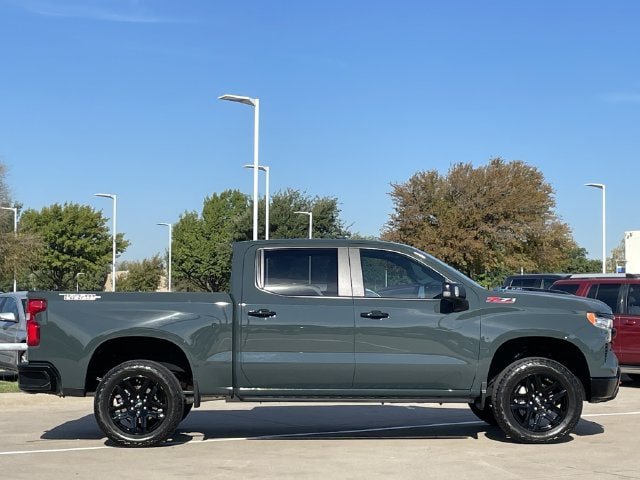Used 2025 Chevrolet Silverado 1500 LT Trail Boss w/ LT Trail Boss Premium Package AWD/4WD image 3