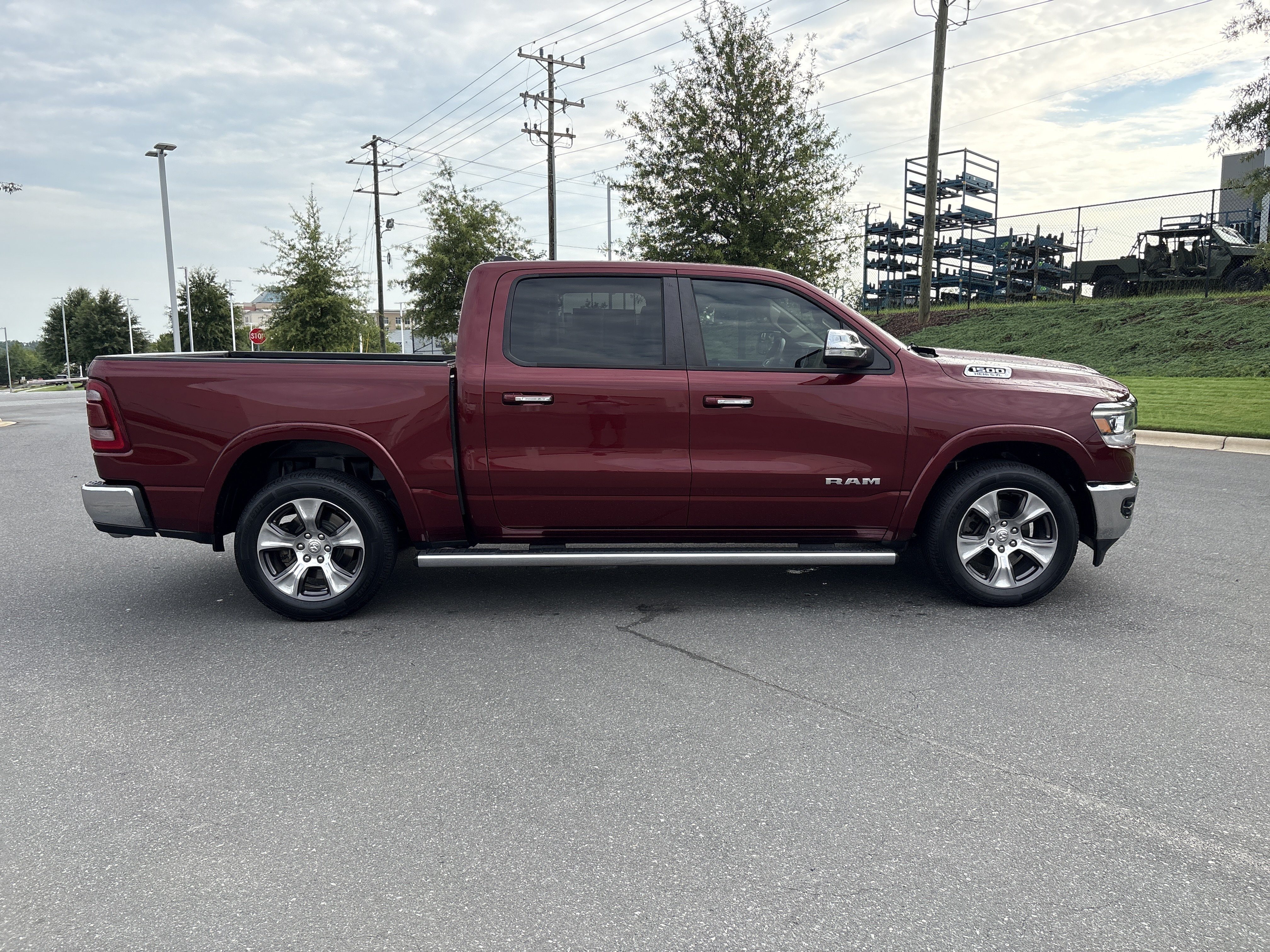 Used 2019 RAM 1500 Laramie AWD/4WD image 10