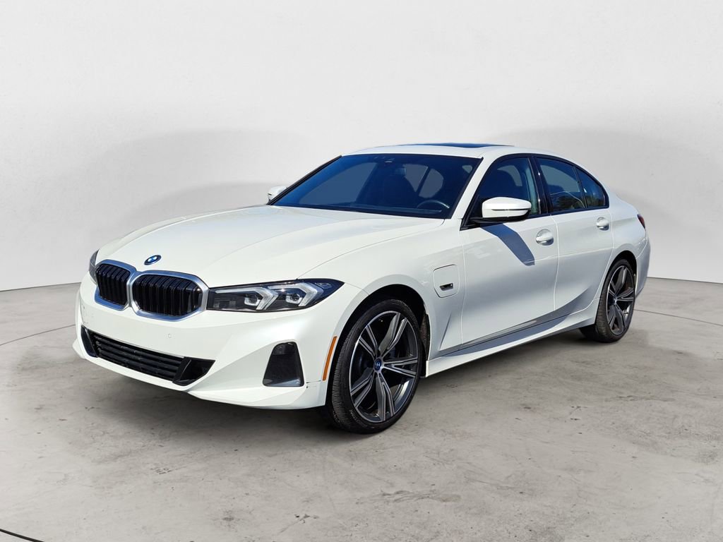 Used 2023 BMW 330e xDrive w/ Driving Assistance Package AWD/4WD image 7
