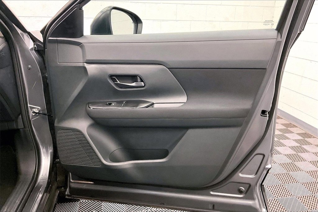 Certified 2025 Nissan Kicks S image 23