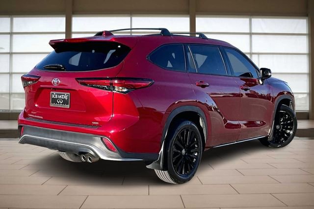 Used 2023 Toyota Highlander XSE image 2