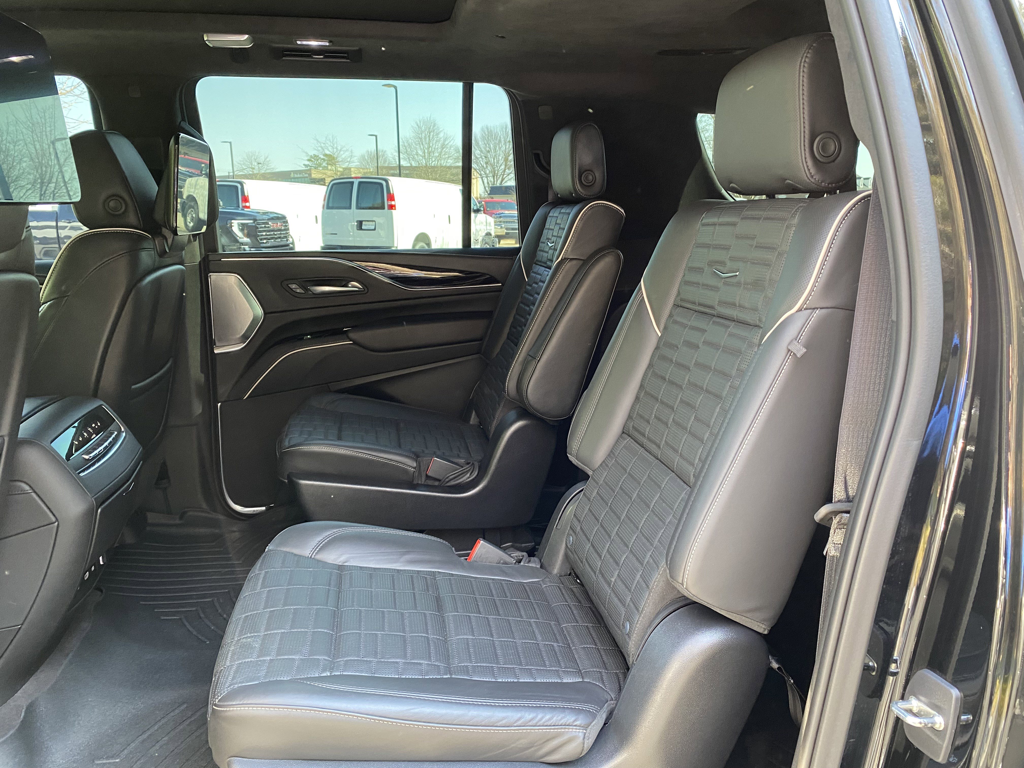 Used 2023 Cadillac Escalade ESV V image 40