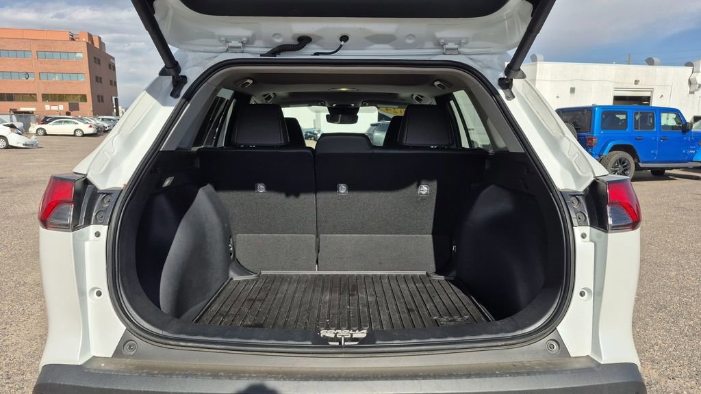 Used 2024 Toyota Corolla Cross XLE w/ Convenience Package image 13