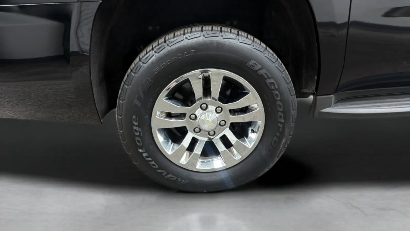 Used 2015 Chevrolet Suburban LT RWD image 26
