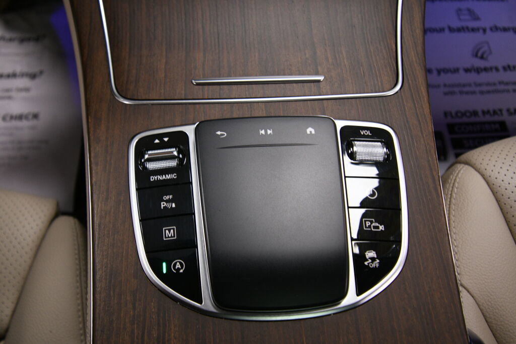 Used 2021 Mercedes-Benz GLC 300 4MATIC image 17