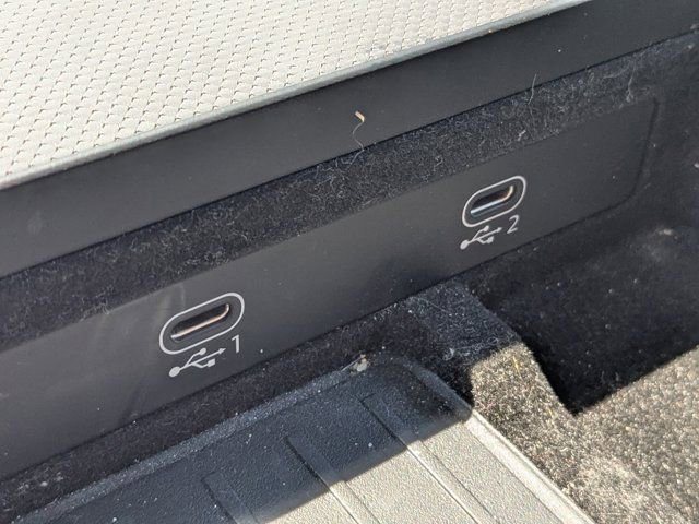 Used 2023 Audi Q8 Prestige image 25