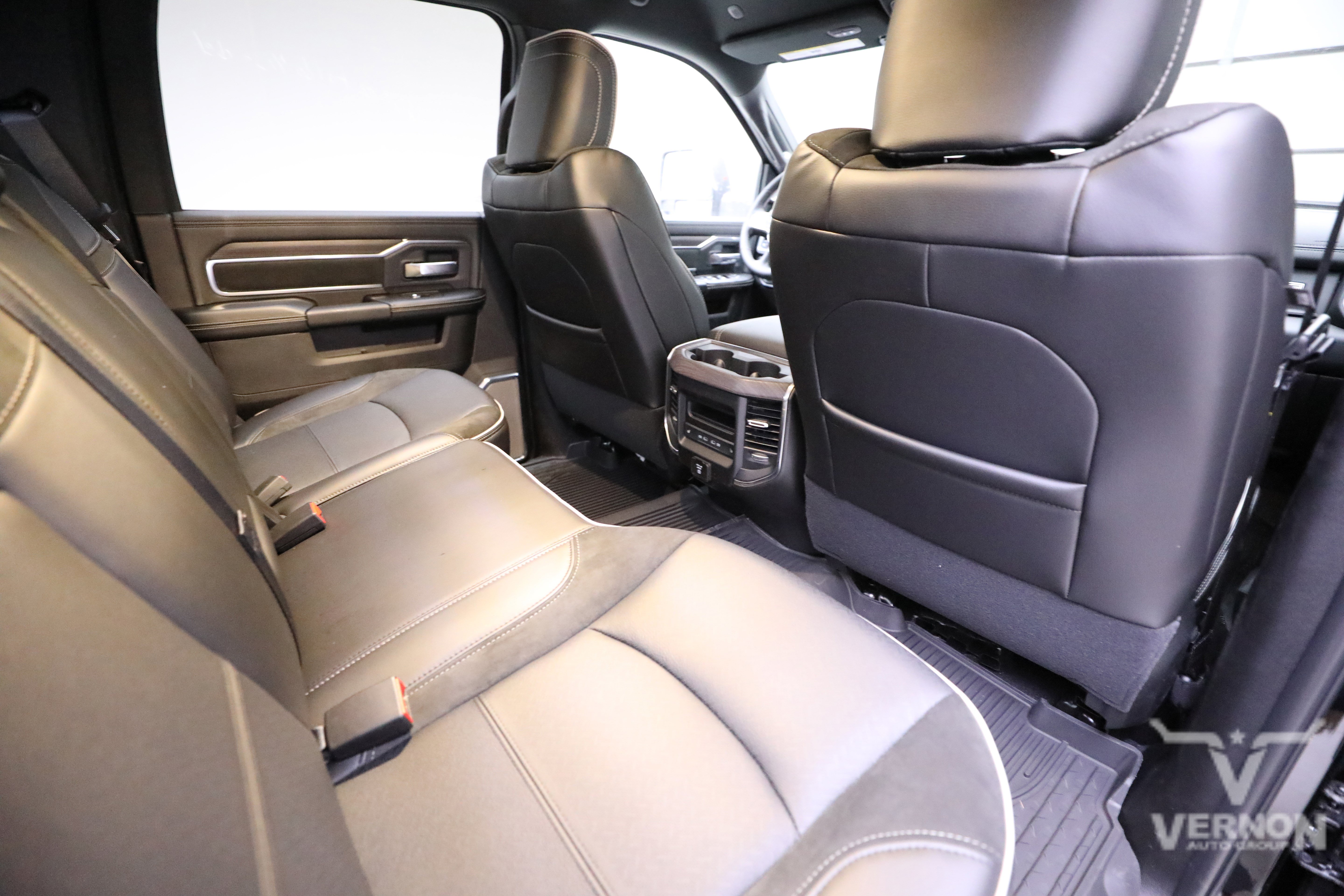 New 2026 RAM 2500 Laramie AWD/4WD image 12