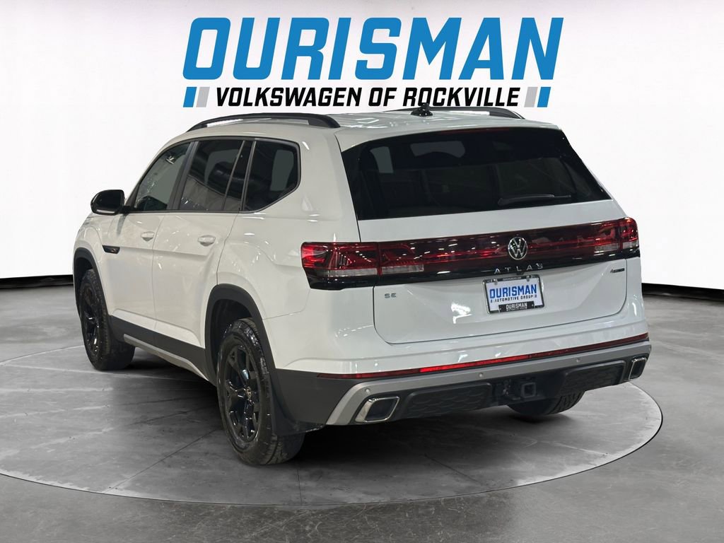 Used 2025 Volkswagen Atlas Peak Edition SE image 4