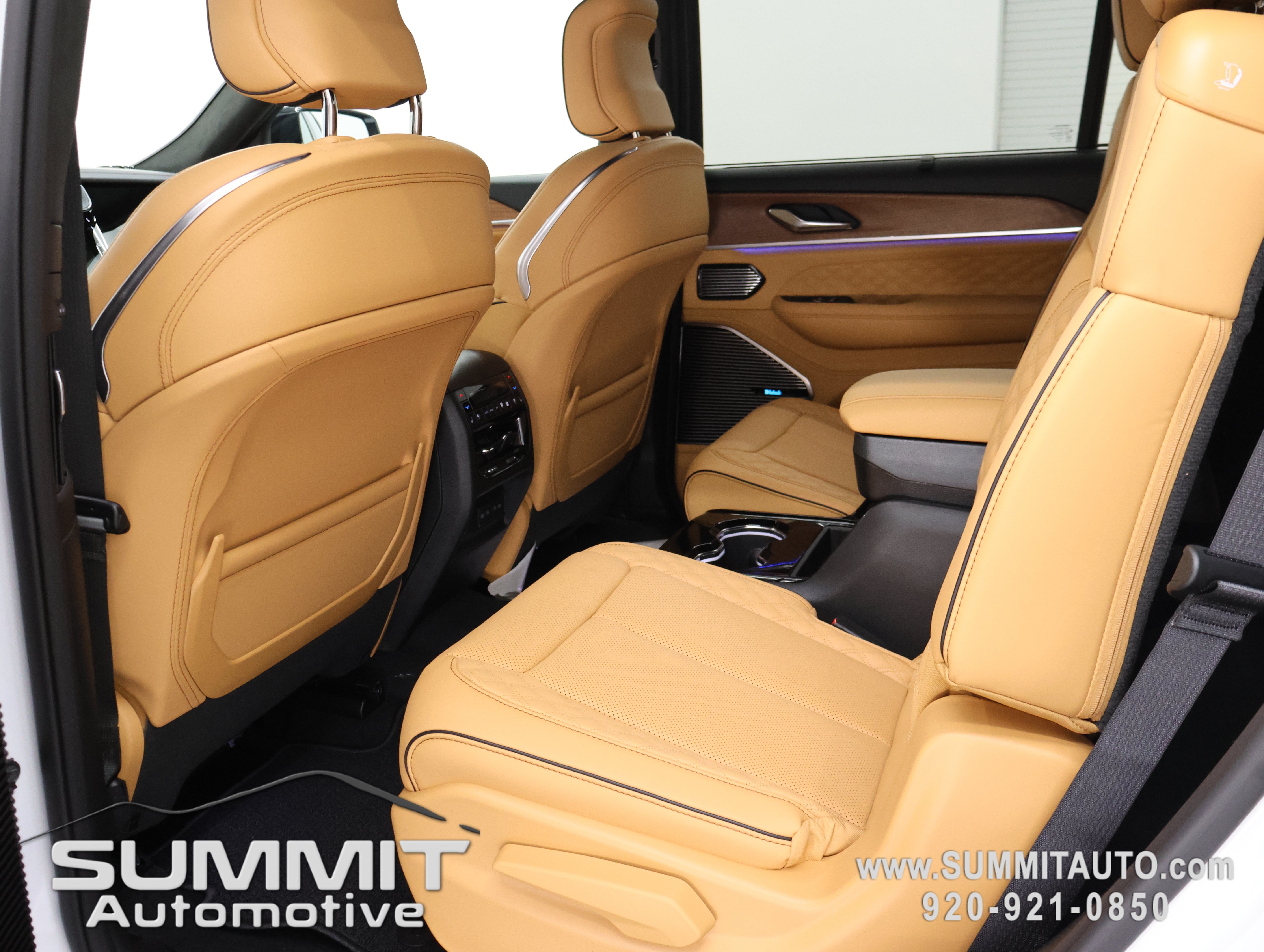 New 2026 Jeep Grand Cherokee L Summit w/ Obsidian Package AWD/4WD image 9