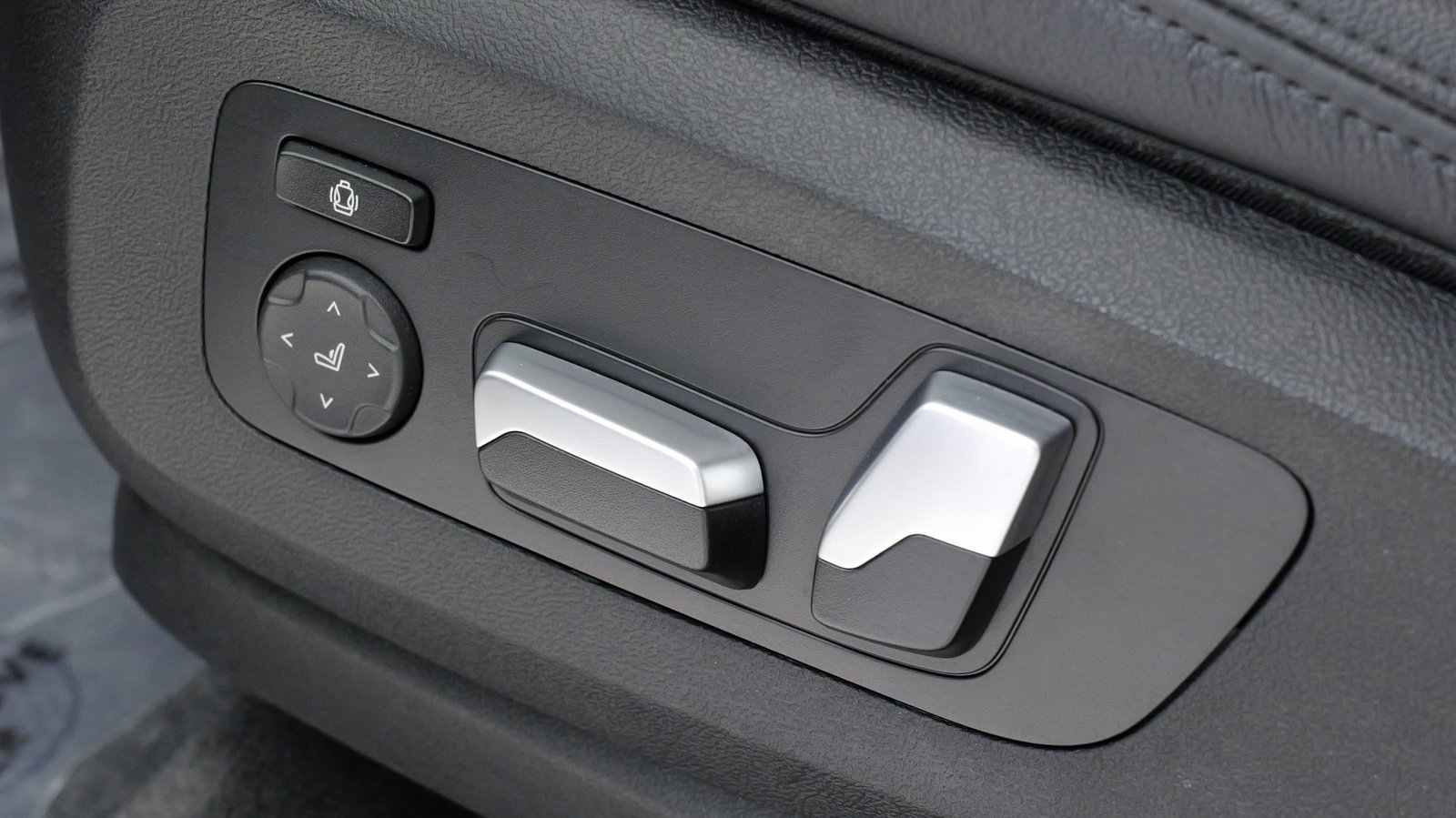 Used 2022 BMW X5 xDrive40i w/ Parking Assistance Package image 41