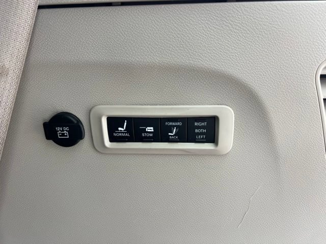 Used 2019 Chrysler Pacifica Limited FWD image 18