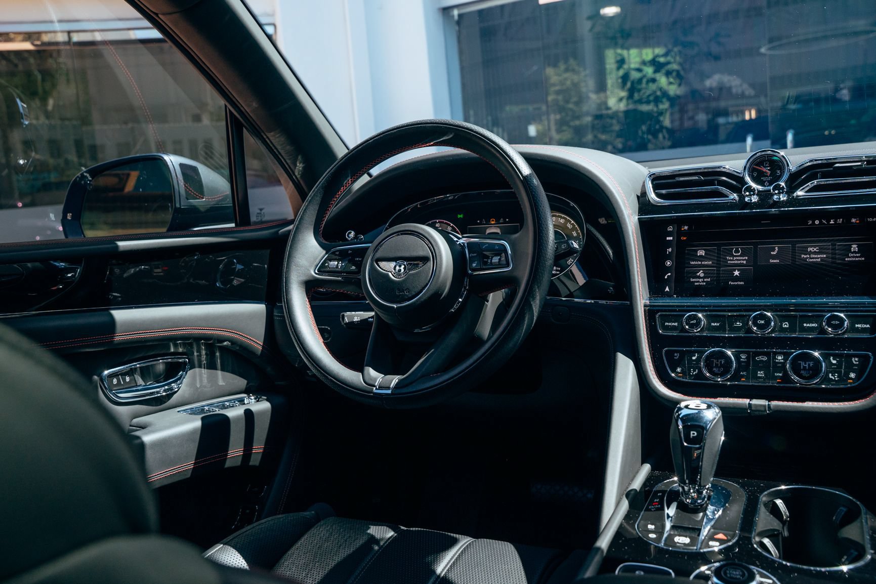 Used 2024 Bentley Bentayga Extended Wheelbase AWD/4WD image 2