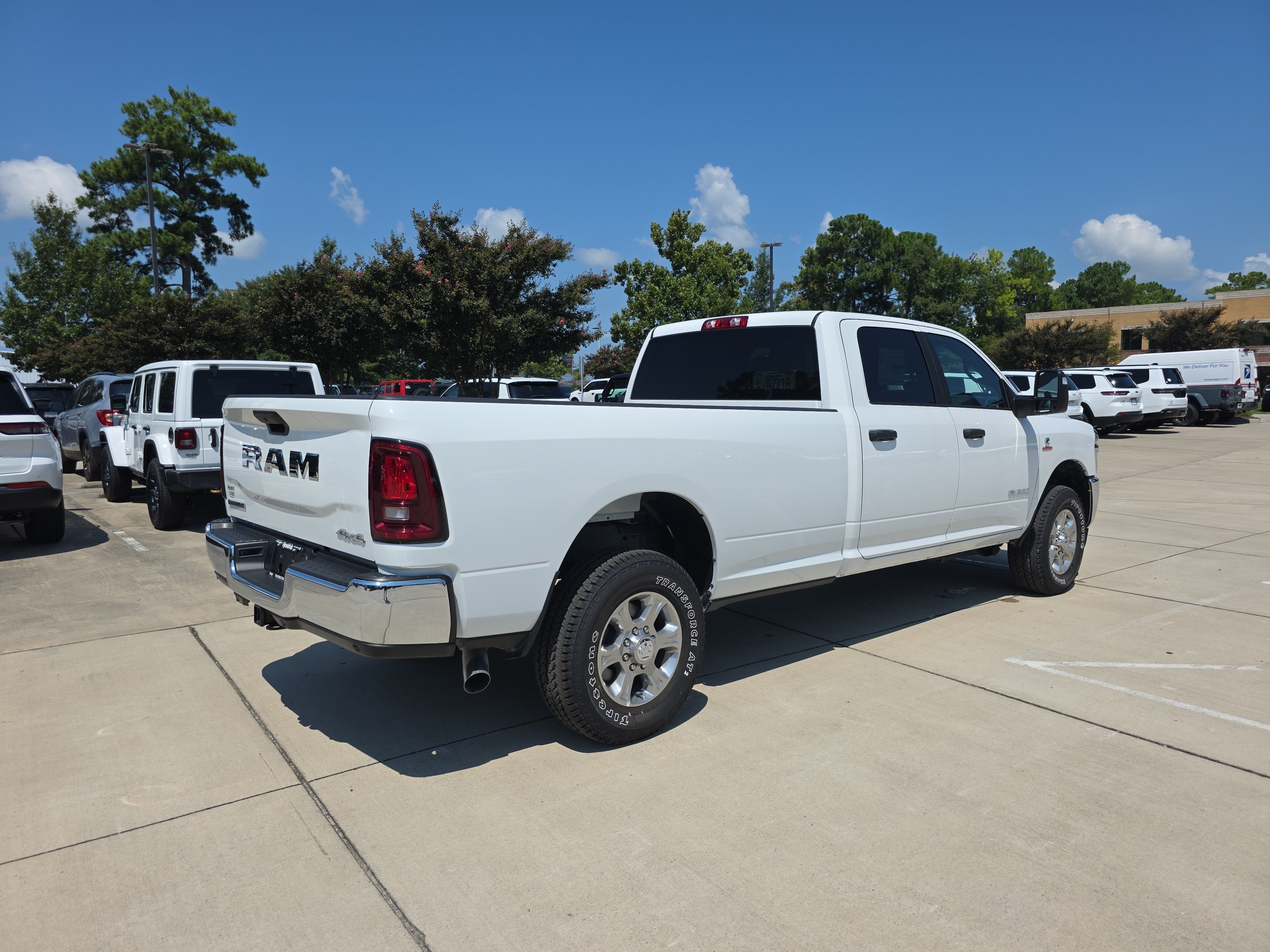 Used 2025 RAM 3500 Big Horn AWD/4WD image 9