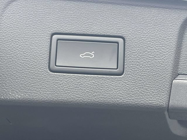 Certified 2026 Volkswagen Atlas SE FWD image 11