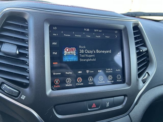 Used 2022 Jeep Cherokee Trailhawk w/ Comfort/Convenience Group AWD/4WD image 15