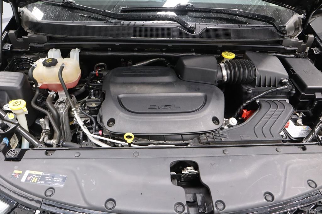 Used 2022 Chrysler Pacifica Touring-L w/ Uconnect Theater Family Group FWD image 15