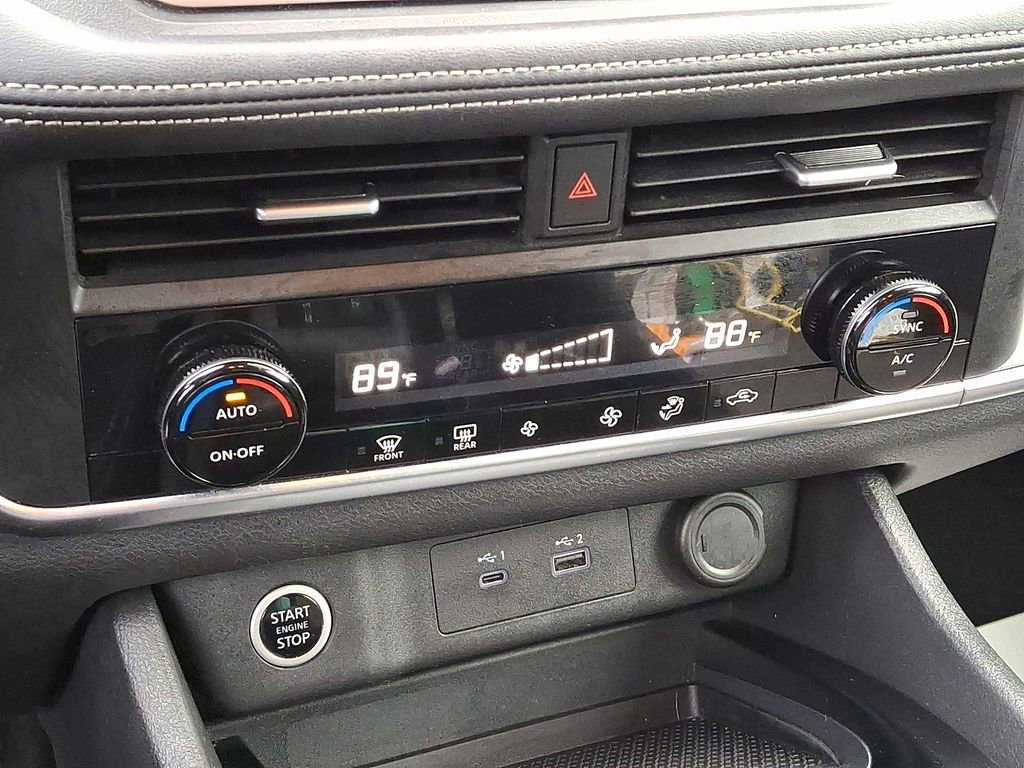 Used 2023 Nissan Rogue SV image 16