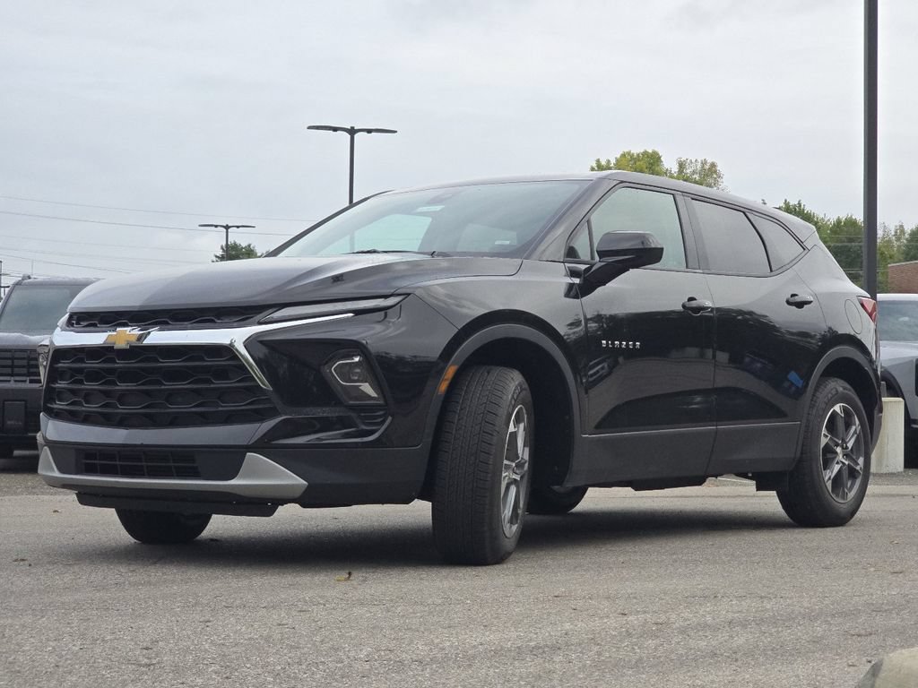 Used 2025 Chevrolet Blazer LT AWD/4WD image 11