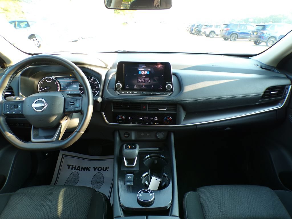 Used 2025 Nissan Rogue SV AWD/4WD image 19