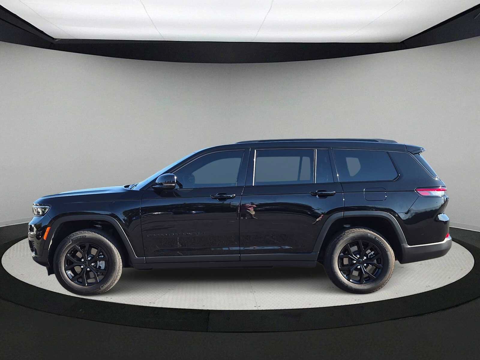 Used 2025 Jeep Grand Cherokee L Altitude AWD/4WD image 5