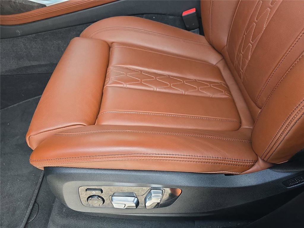 Used 2025 BMW X7 xDrive40i w/ M Sport Package AWD/4WD image 18