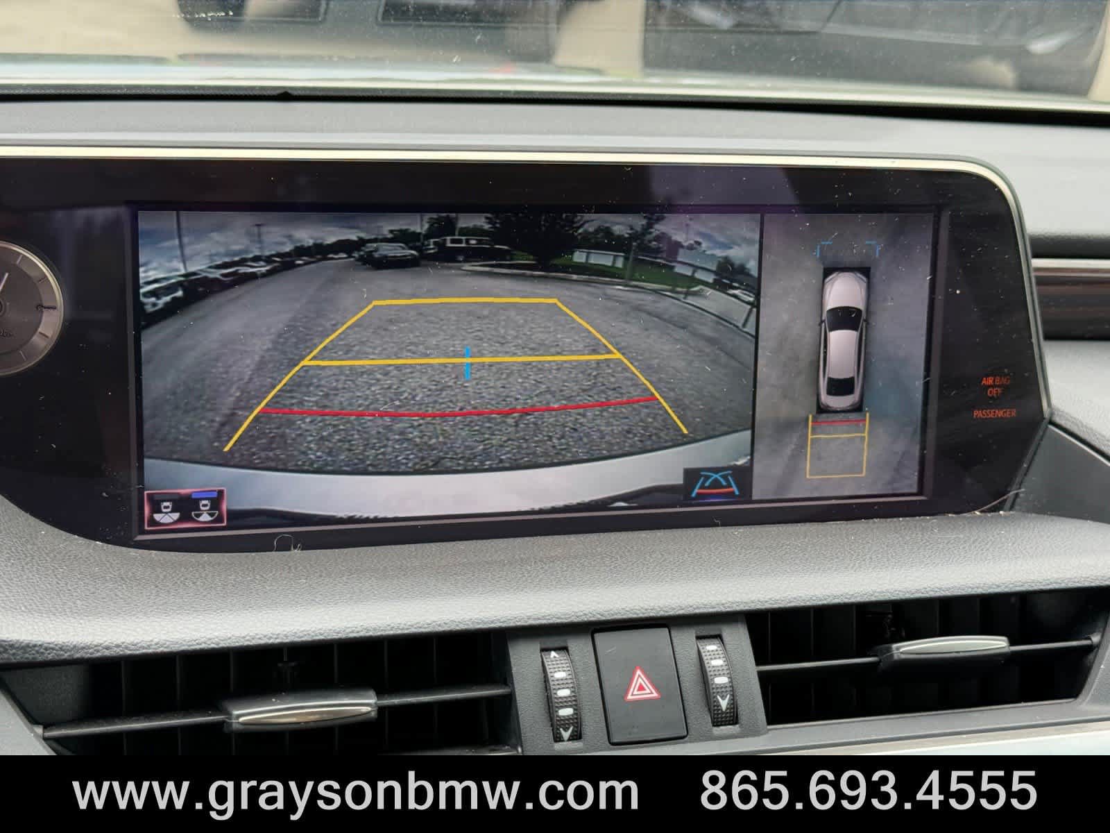Used 2020 Lexus ES 300h Ultra Luxury w/ Accessory Package 2 FWD image 35