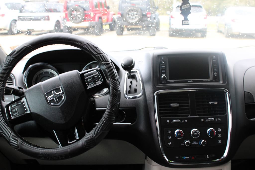 Used 2020 Dodge Grand Caravan SXT image 10