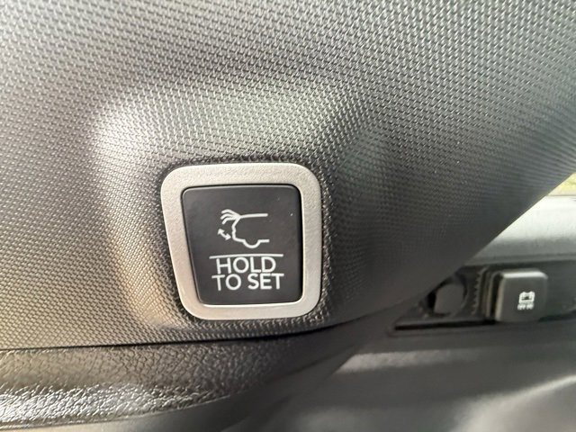 New 2025 Jeep Grand Cherokee Limited w/ Luxury Tech Group II image 13