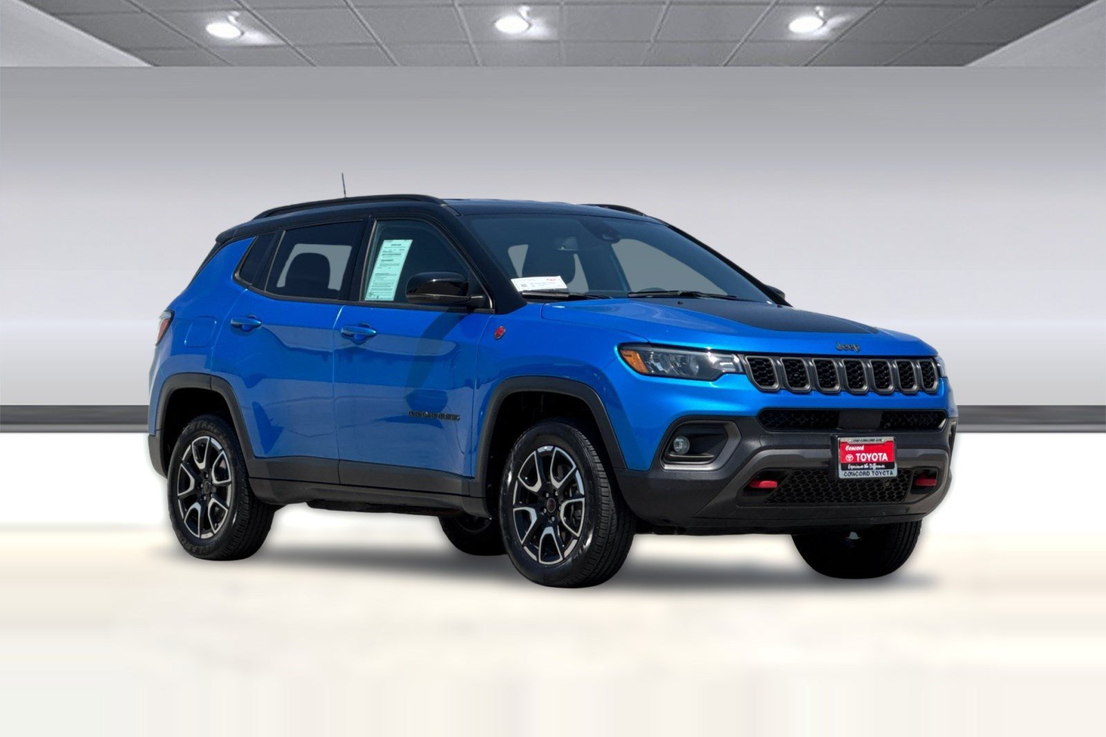 Used 2025 Jeep Compass Trailhawk AWD/4WD image 7