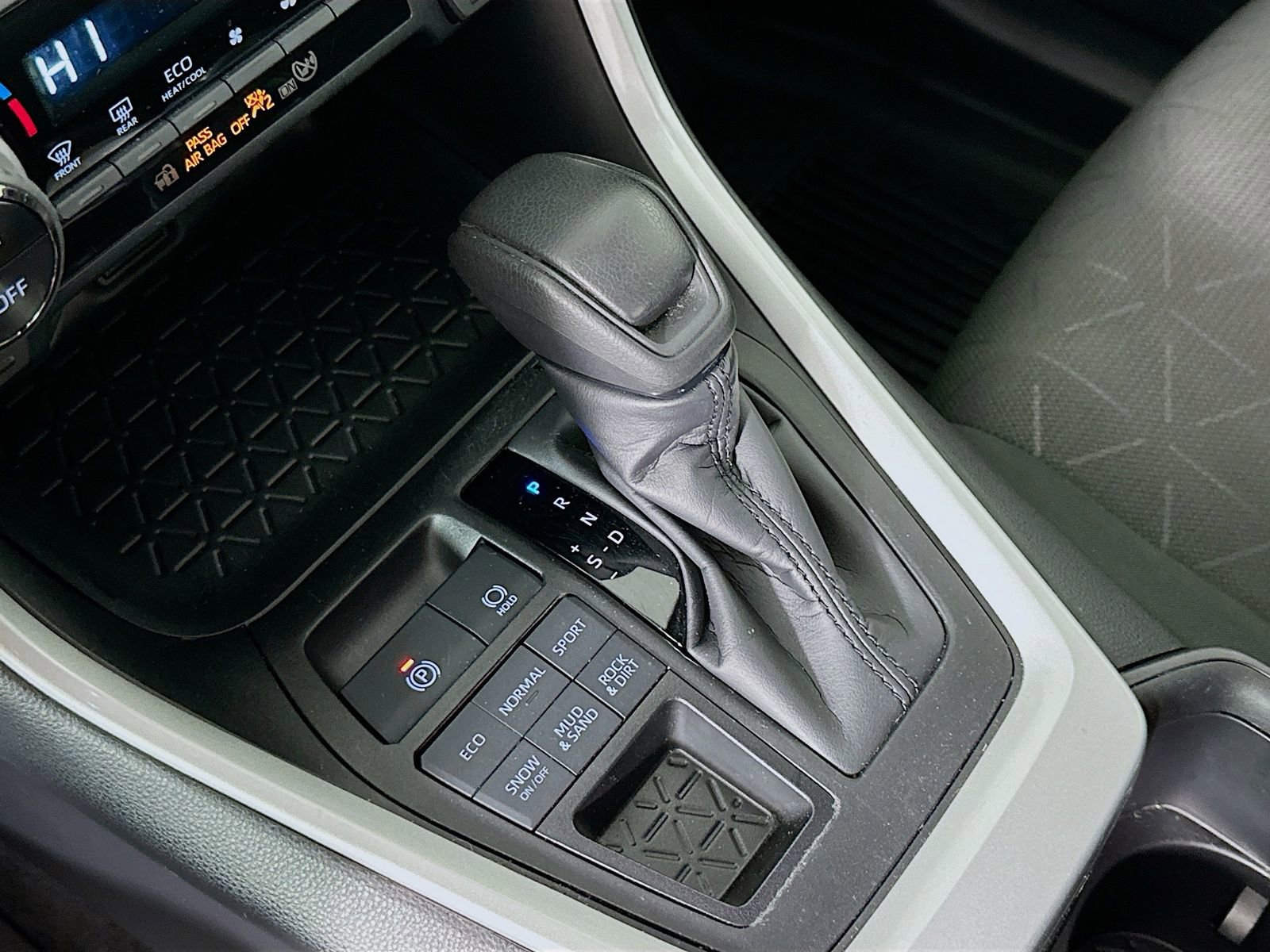 Used 2024 Toyota RAV4 XLE image 17