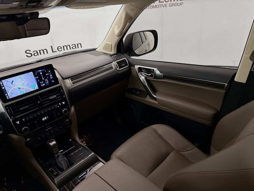 Used 2023 Lexus GX 460 Luxury w/ Accessory Package AWD/4WD image 24
