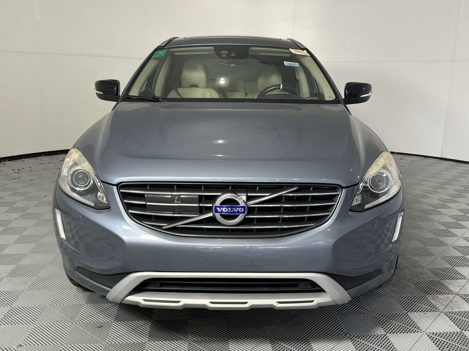 Used 2017 Volvo XC60 T6 Dynamic w/ Advanced Package AWD/4WD image 3