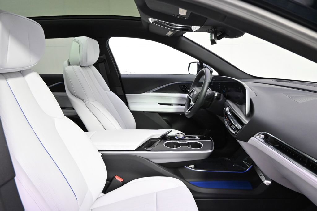 New 2025 Cadillac Lyriq Luxury w/ LPO, Floor Liner Package image 15