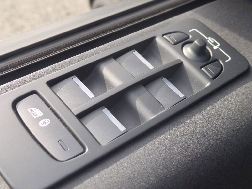 Used 2020 Land Rover Discovery Sport image 11