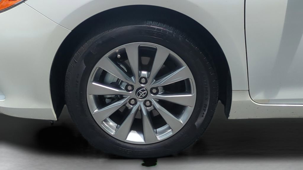 Used 2015 Toyota Camry XLE w/ Moonroof Package FWD image 27