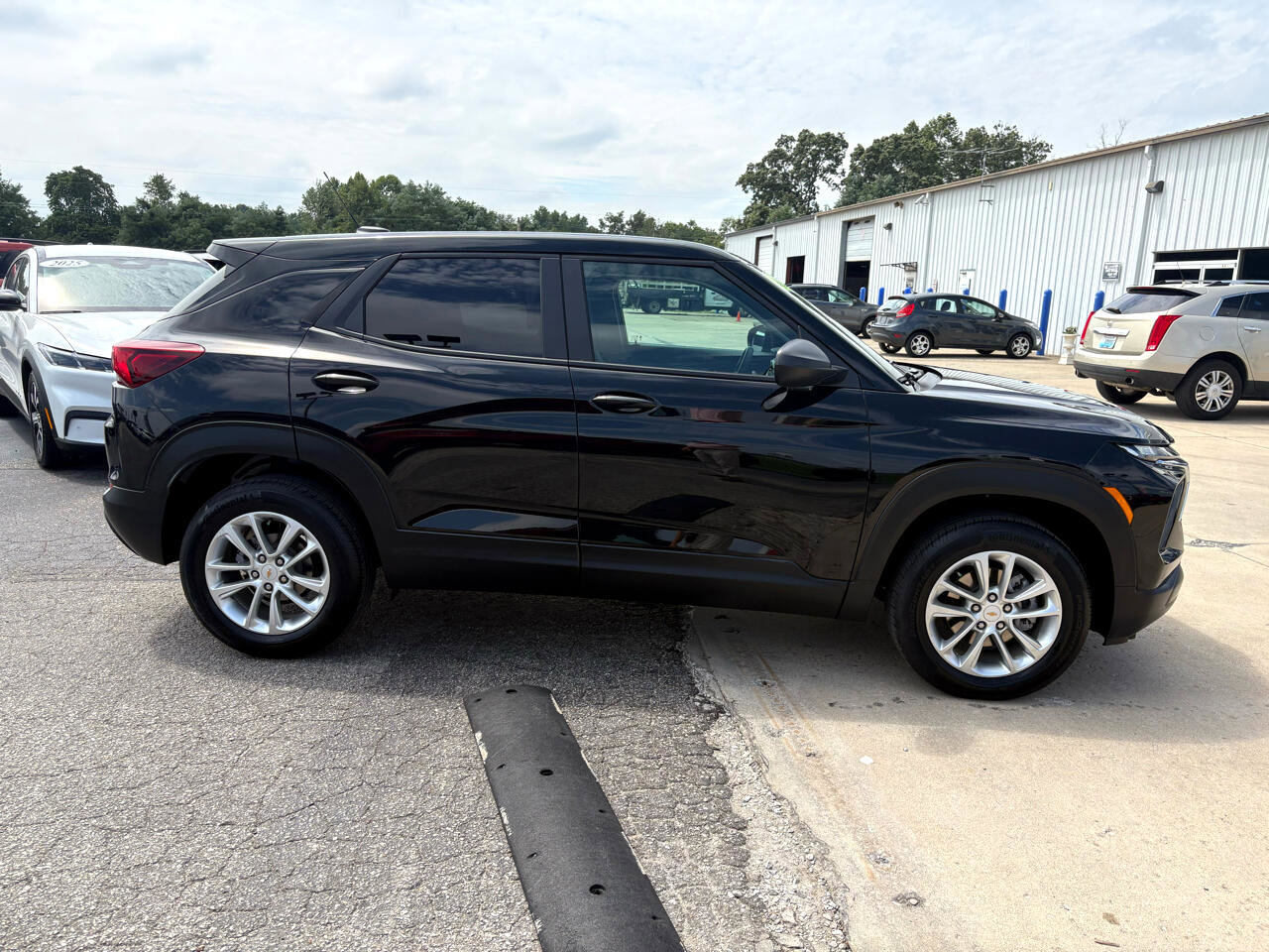Used 2024 Chevrolet TrailBlazer LS w/ LS Convenience Package image 2