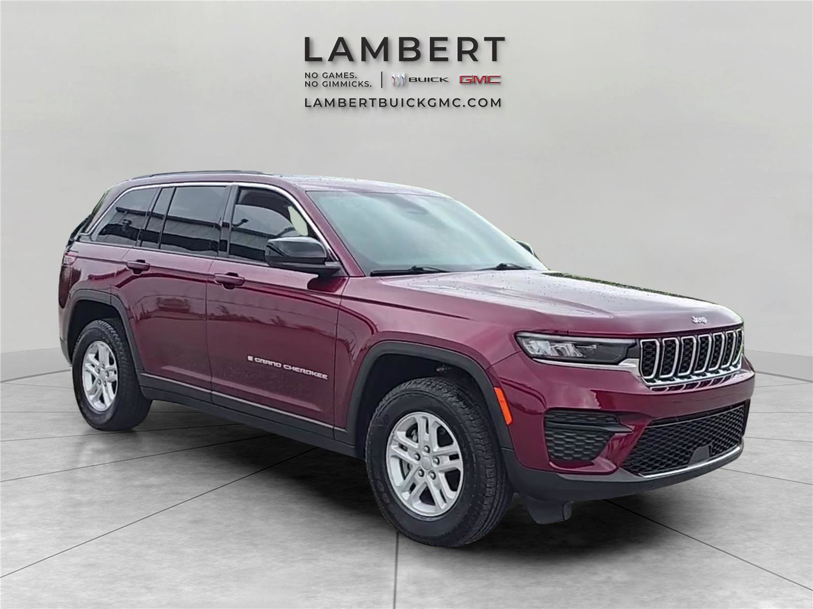 Used 2025 Jeep Grand Cherokee Laredo w/ Trailer Tow Package AWD/4WD image 7