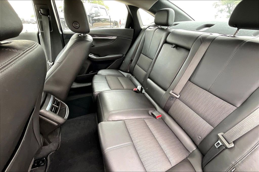 Used 2018 Chevrolet Impala LT FWD image 19